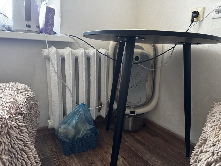 Продам стол обеденный