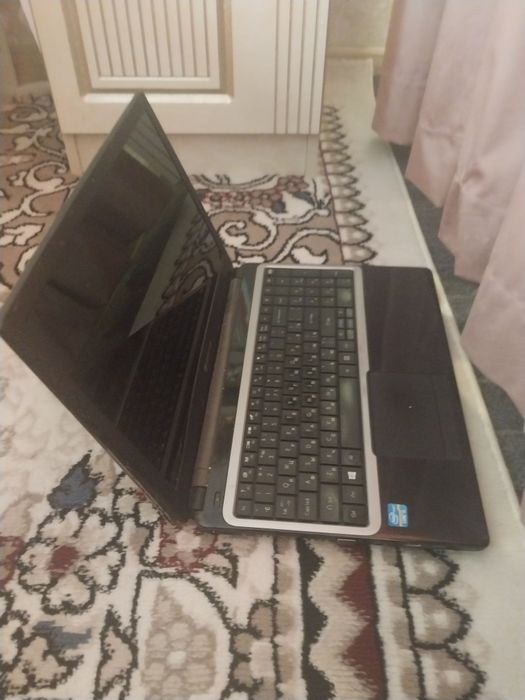 Ноутбук сотилади