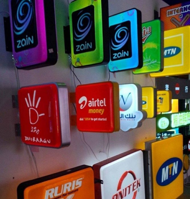 Tashqi reklama banir bukva orakal tablichka