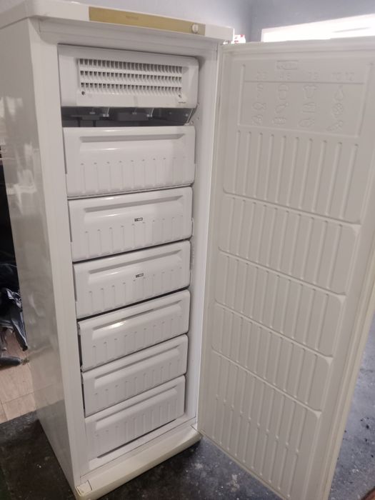 Продам морозильную камеру индезит