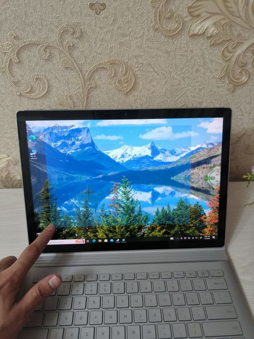 Microsoft Surface Book 2