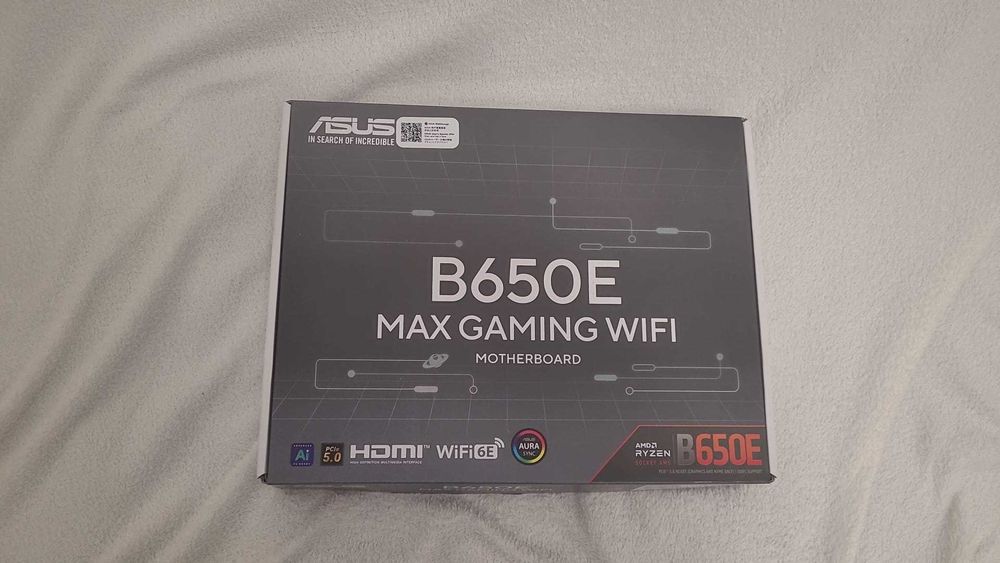 Kit AMD Ryzen 7 9800X3D + Placă  B650E MAX GAMING WIFI + 32GB DDR5