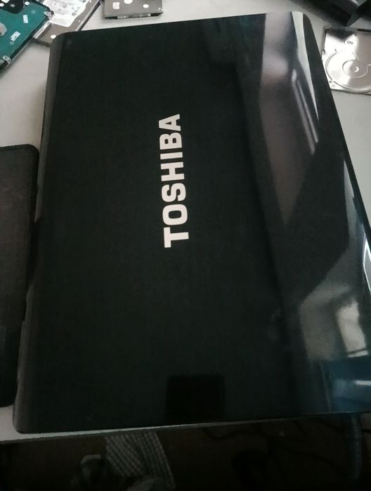 Продам дёшево ноутбук Toshiba