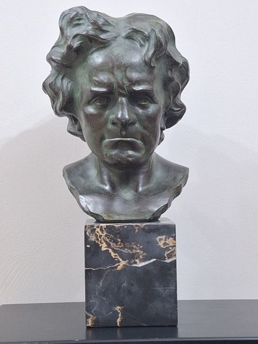 Бронзов бюст на Л.Бетховен