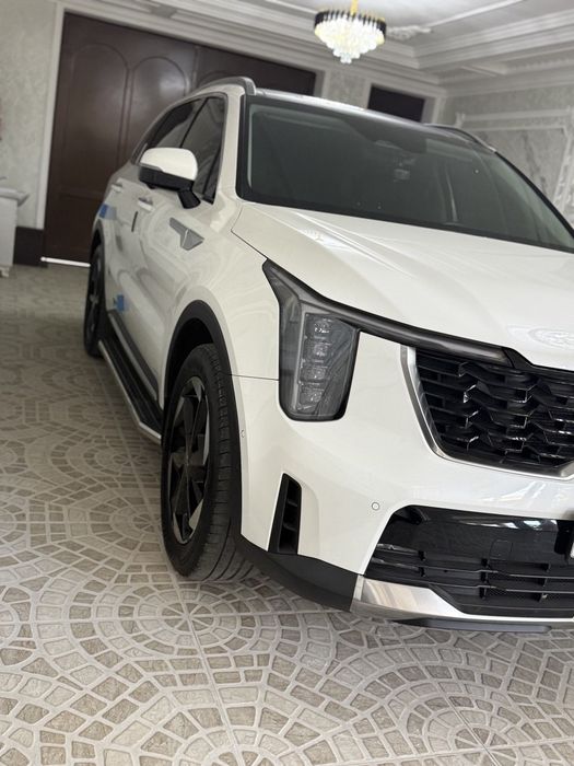 KIA SORENTO.       .
