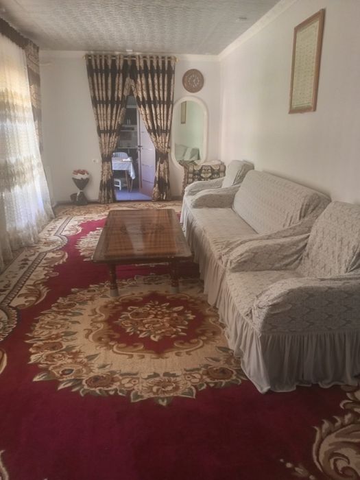 Guliston ko'chadan hovli sotiladi