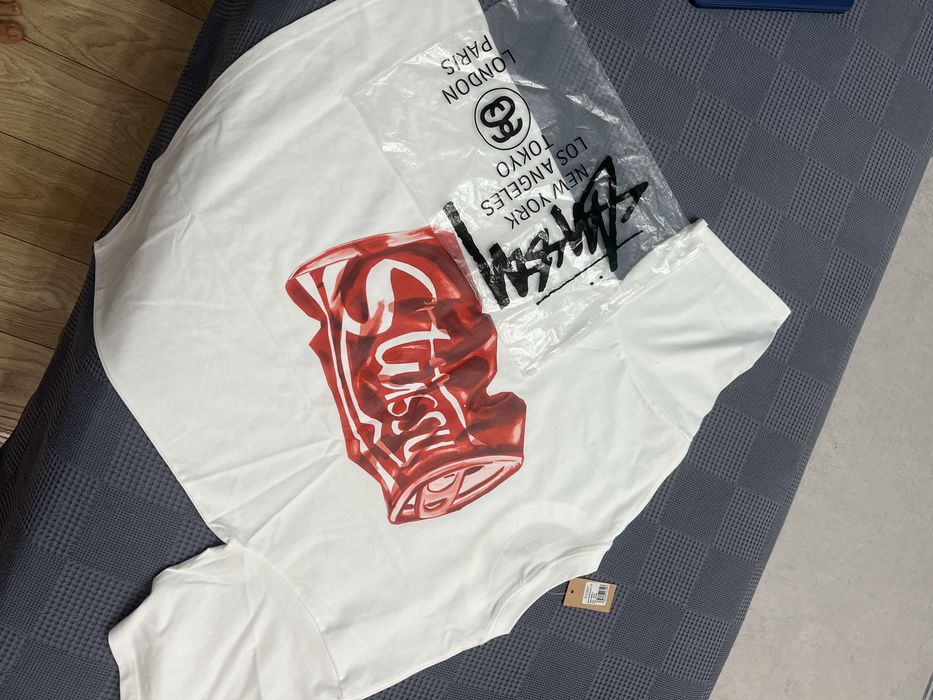 Футболка от бренда STUSSY
