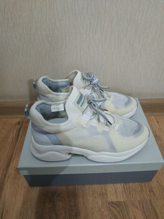 Кроссовки жен 36 размер