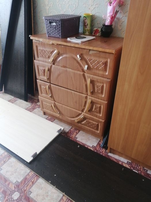 Шкаф и комод отдам даром