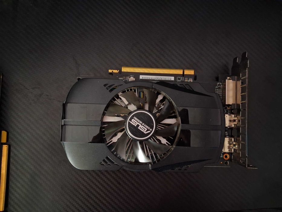 Продавам видеокарта ASUS Radeon RX 550 Phoenix 4GB – Перфектно състояние