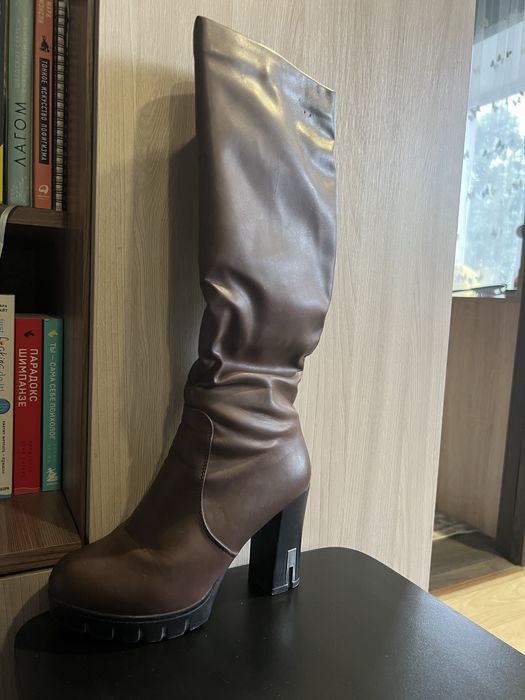 Сапоги женские.