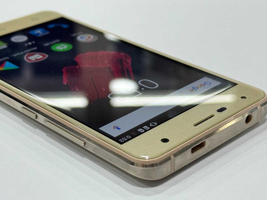Телефон - Prestigio Muze D5