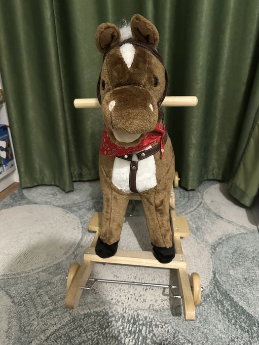 Cal de lemn cu balansoar si sunete