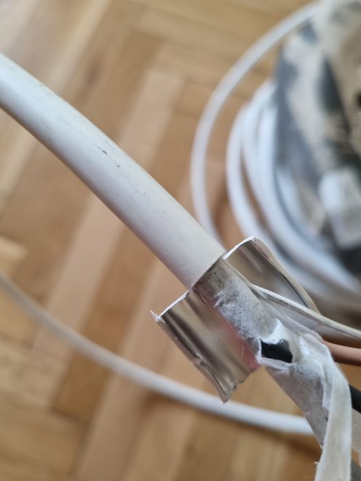 Cablu electric rigid ignifug cu izolație de aluminiu 2 x 2 mm și  3 x1,5 mm