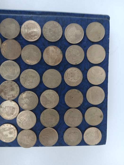 Vând monezi comemorative