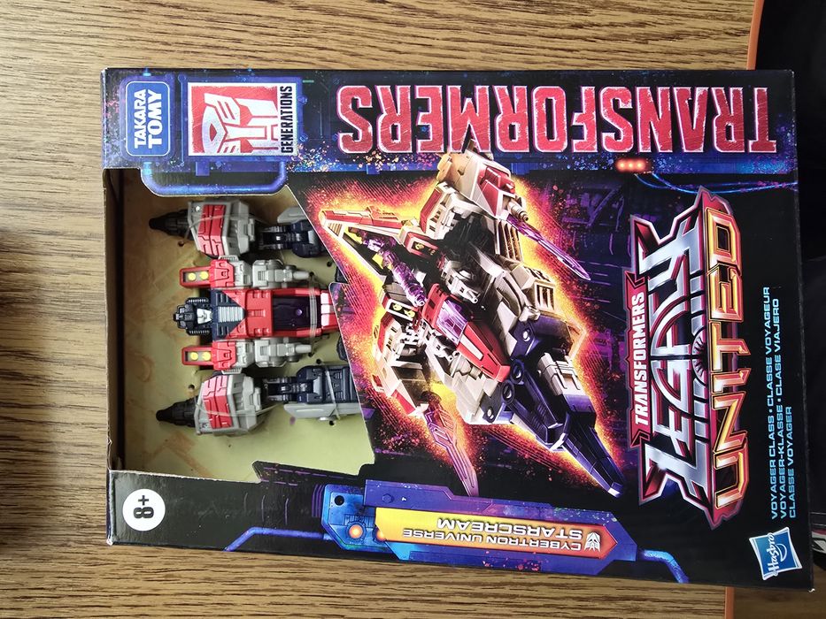 Tranaformera Legacy Starscream Cybertron