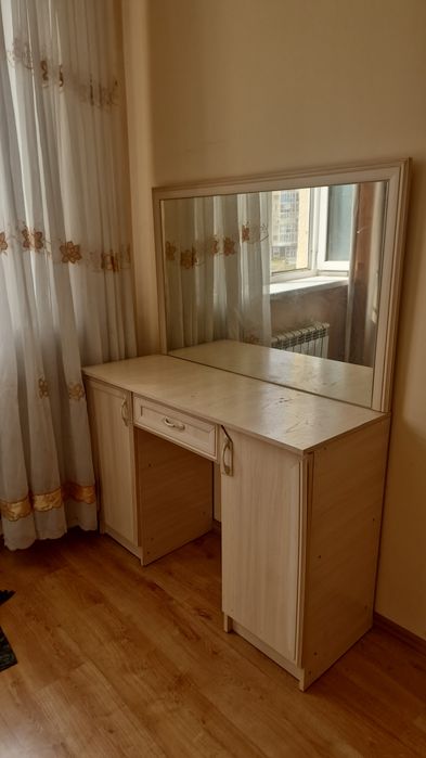 Продаю гарнитур для спальни.
