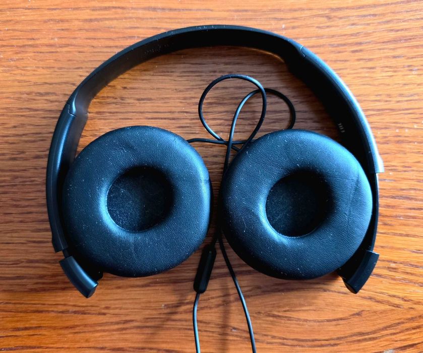 Casti audio Sony cu fir mufa jack si comanda pe fir. Ca noi. Pret bun