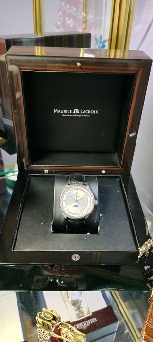 Продам швейцарские часы оригинал.