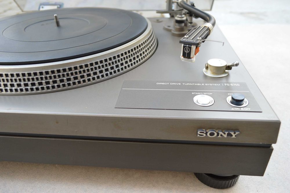 Pick up Sony PS 6750