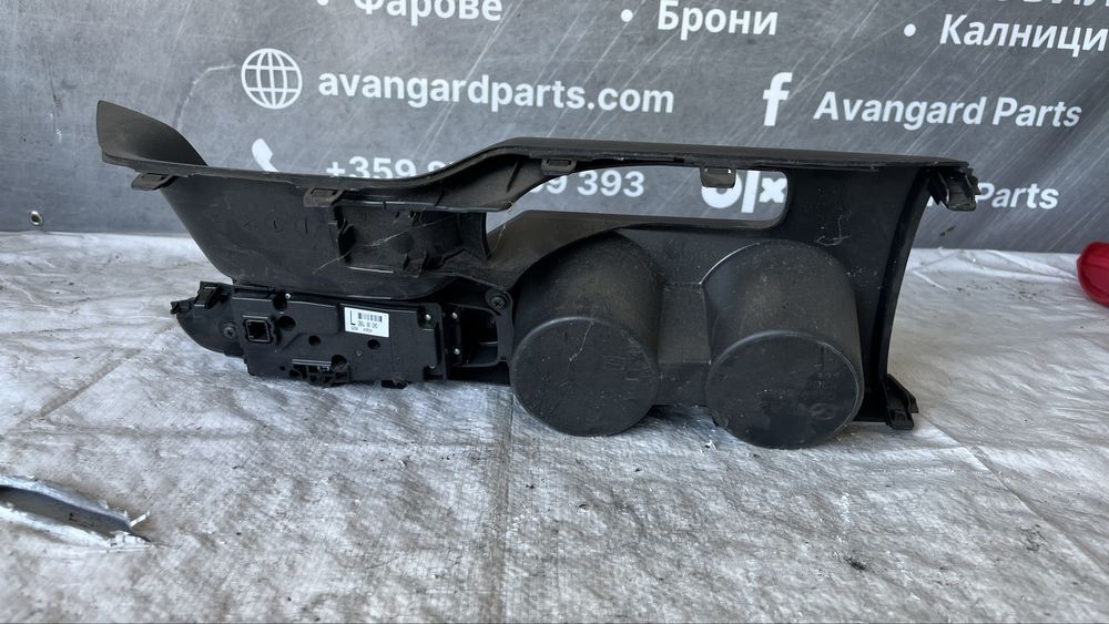 Средна конзола Mazda 2 2019-