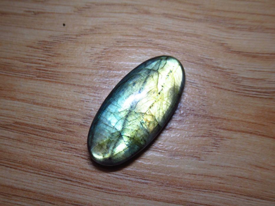 Естествени Сапфири и Сини Лабрадорити,Кианити