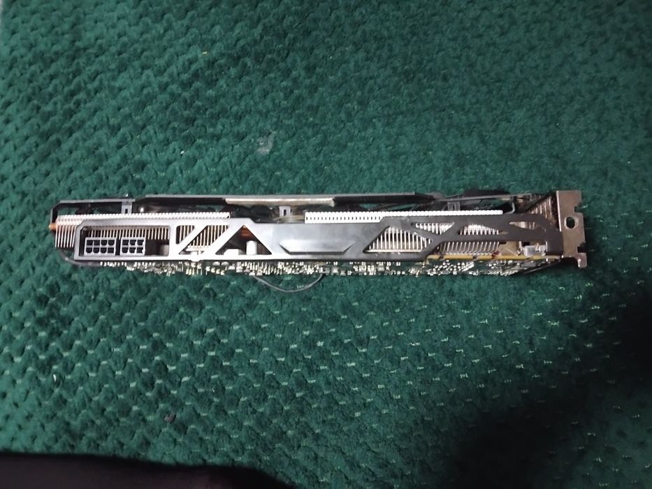 Placa video dedicata gtx 750 mare cu 3 ventilatoare