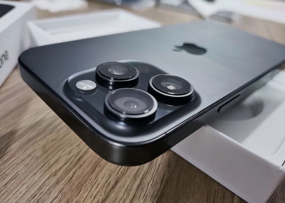 Iphone 16 Pro max black titanium