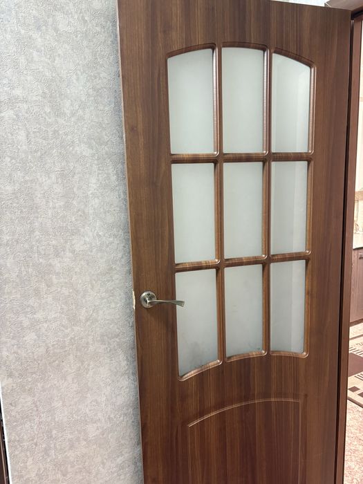 Двери межкомнатные б/у