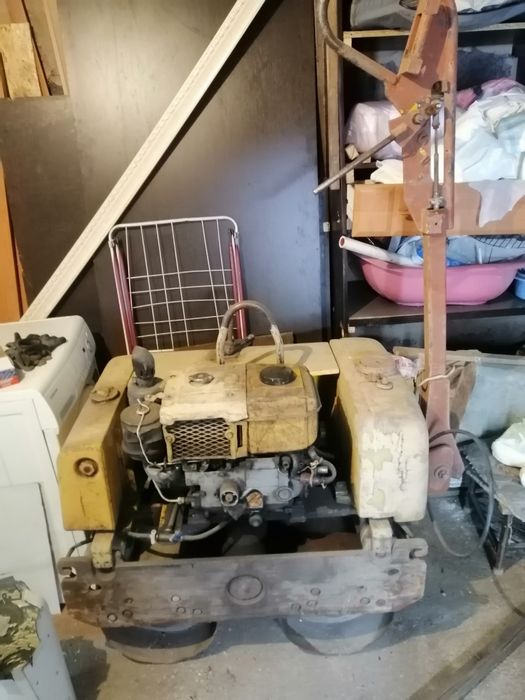 Продам каток 1 тон. В рабочем состоянии.