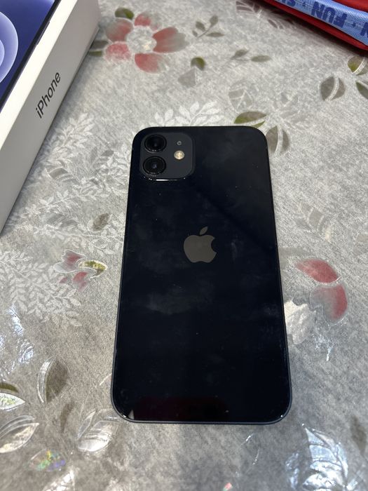 Продаю iphone 12 в очень хорошем состоянии