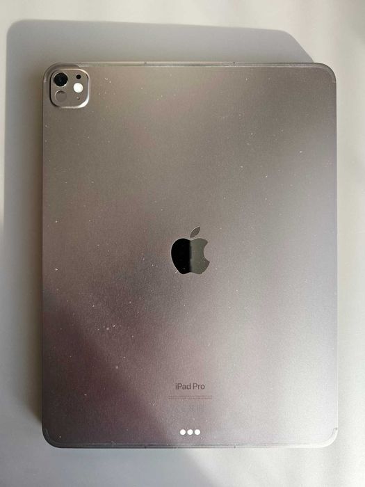 Таблет iPad Pro 13” (M4) - 2TB, WiFi + Cell, калъф - перфектен