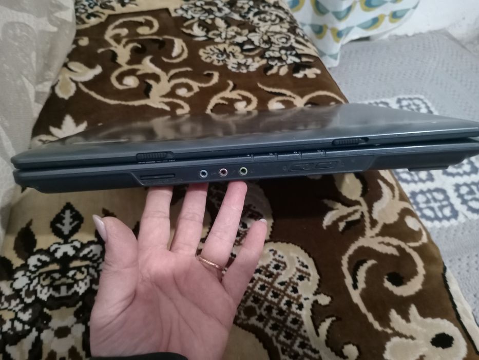 Ноутбук старый версия Acer