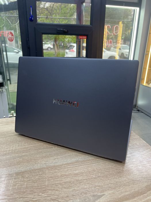 Huawei MateBook d16 (a4)