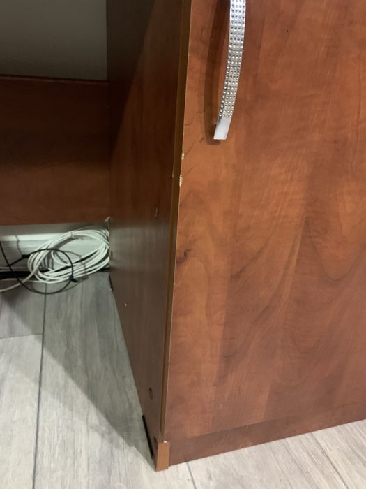 Кровать,компьютерный стол.