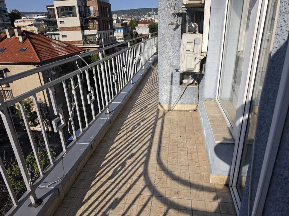 Дава се под наем Четиристаен апартамент в Варна, Център - 150 кв.м за 1200 € - Снимка #12