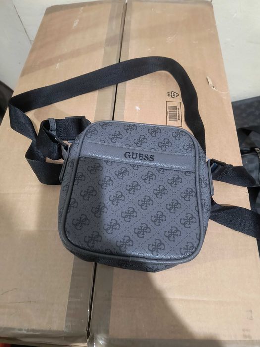 Gentuță GUESS de vanzare