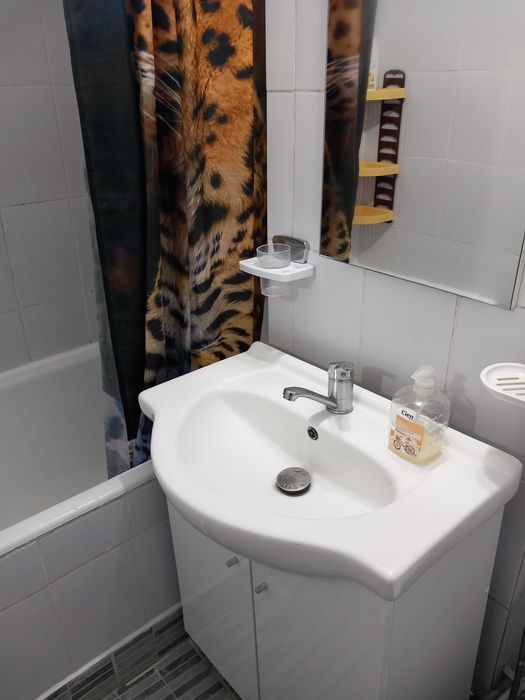 Inchiriez apartament cu două camere