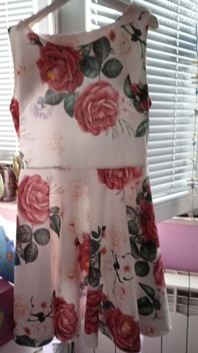 Детска рокля на цветя