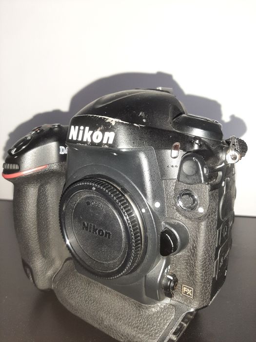 Nikon D4 с маленьким пробегом
