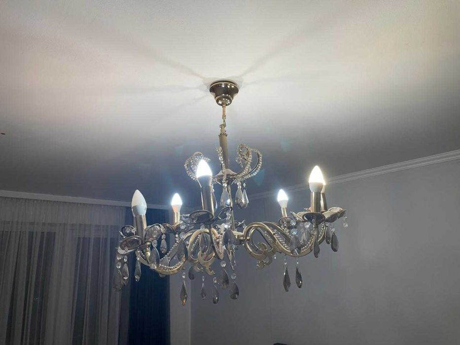 люстра стекло 8 лампочек