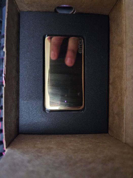 Gotoh tremolo, locking tuners, locking nut, emg 81