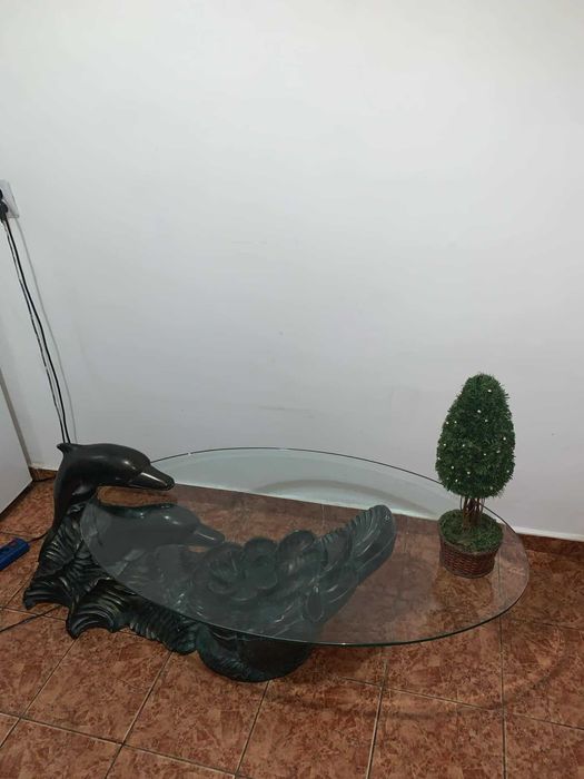 Masa delfin fantana arteziana