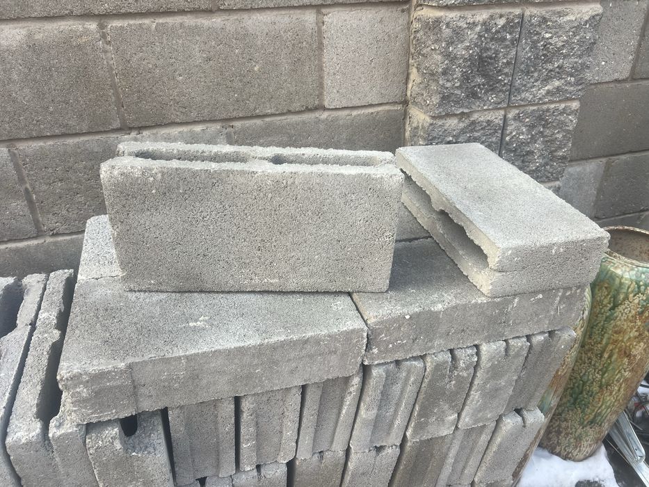 В продаже перегородочный кирпич