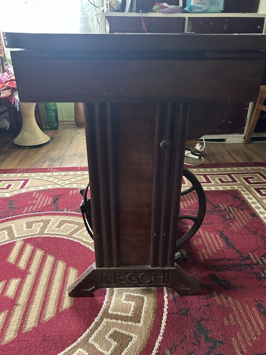 Masina de cusut Nechi cu masa