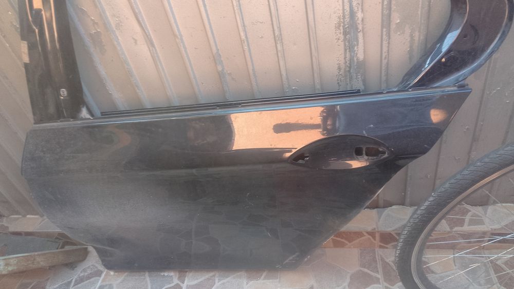 Vind bare fata spate  BMW F30 și praguri.