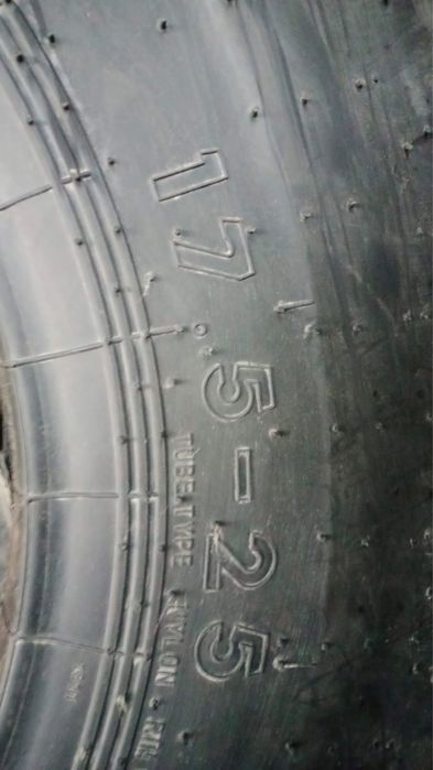 Продам шины на погрузчик 17,5 на 25