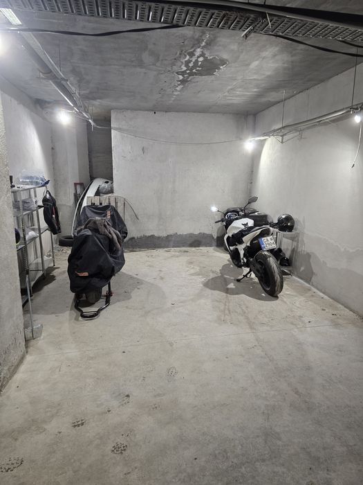 Продавам Подземен Гараж
