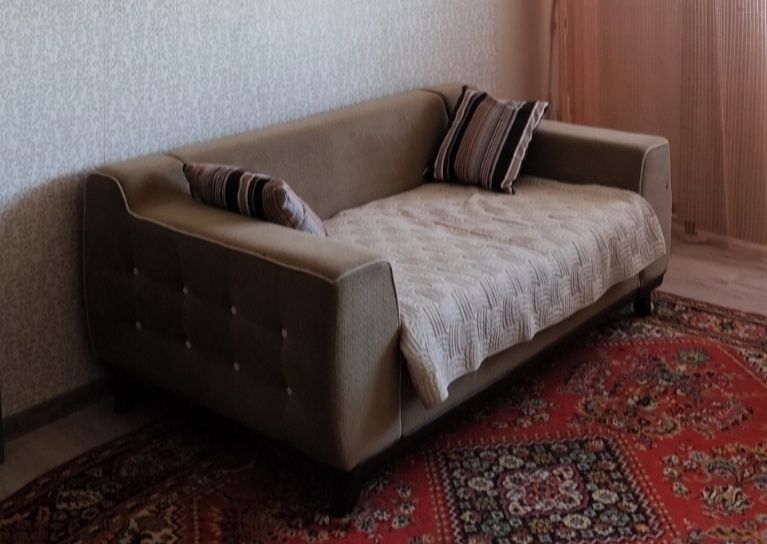 Продается диван с подушками
