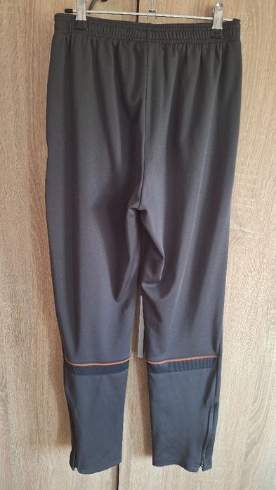 Юношески пролетно-есенен екип на Nike